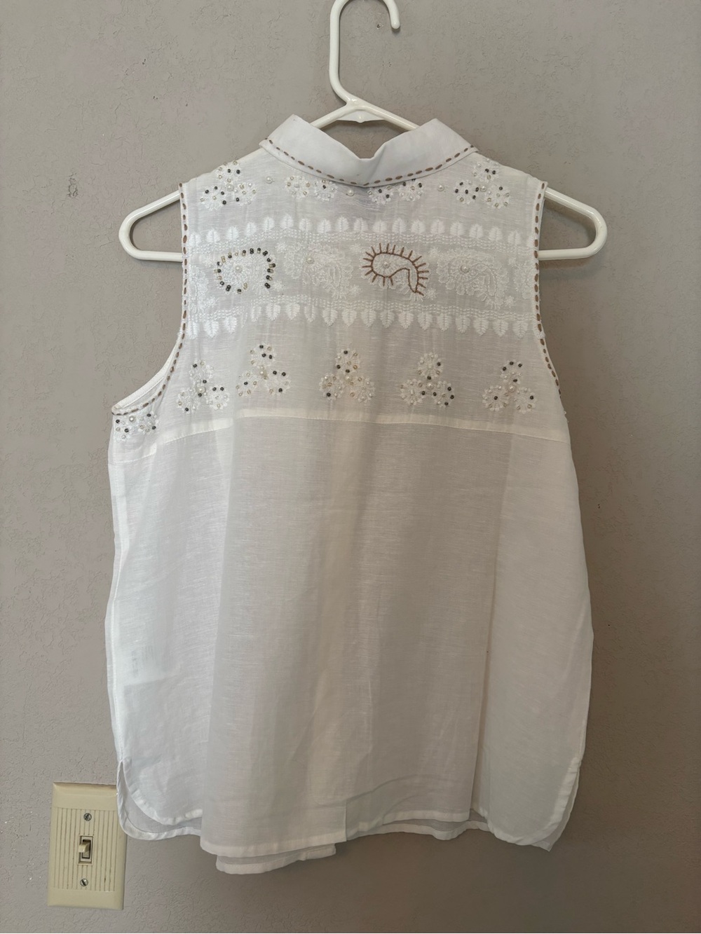 CHARLIE B Sleeveless White Button-Up Linen Blend Tank - Picture 8 of 10